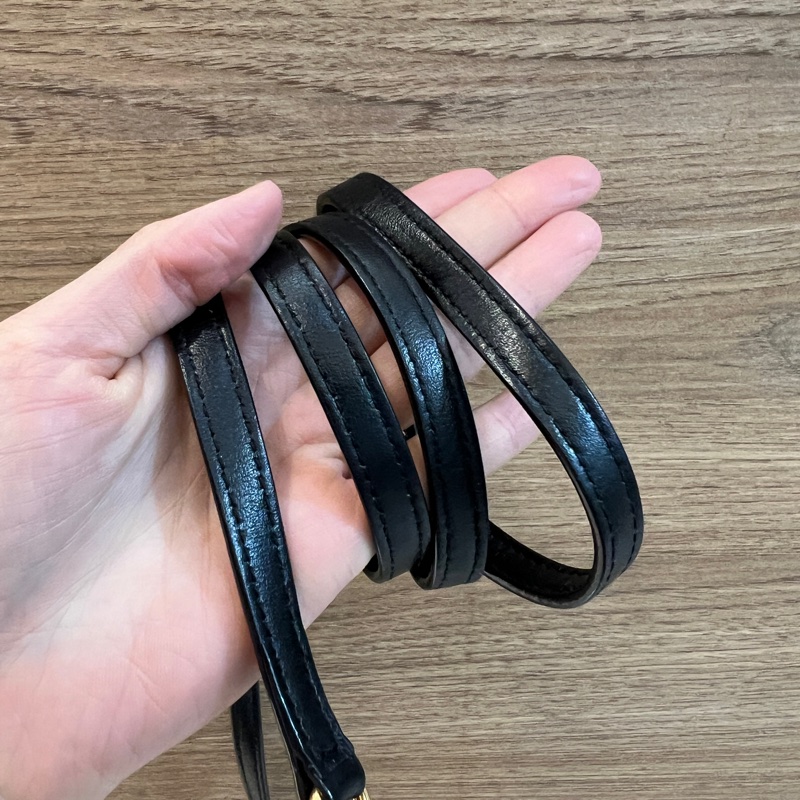YSL 黑牛皮Lou Lou Toy金釦斜背包-11
