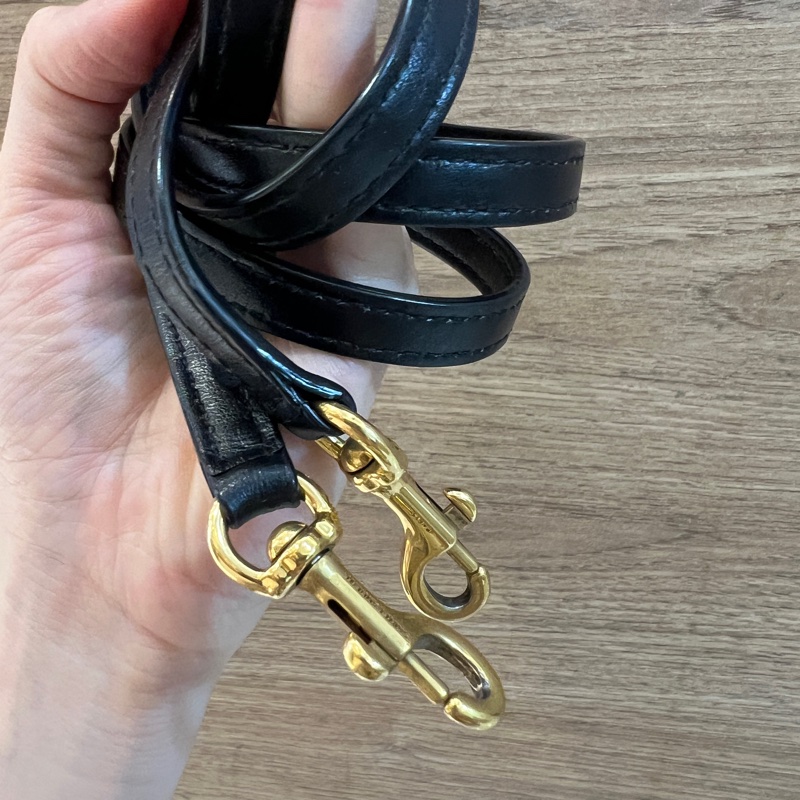 YSL 黑牛皮Lou Lou Toy金釦斜背包-12