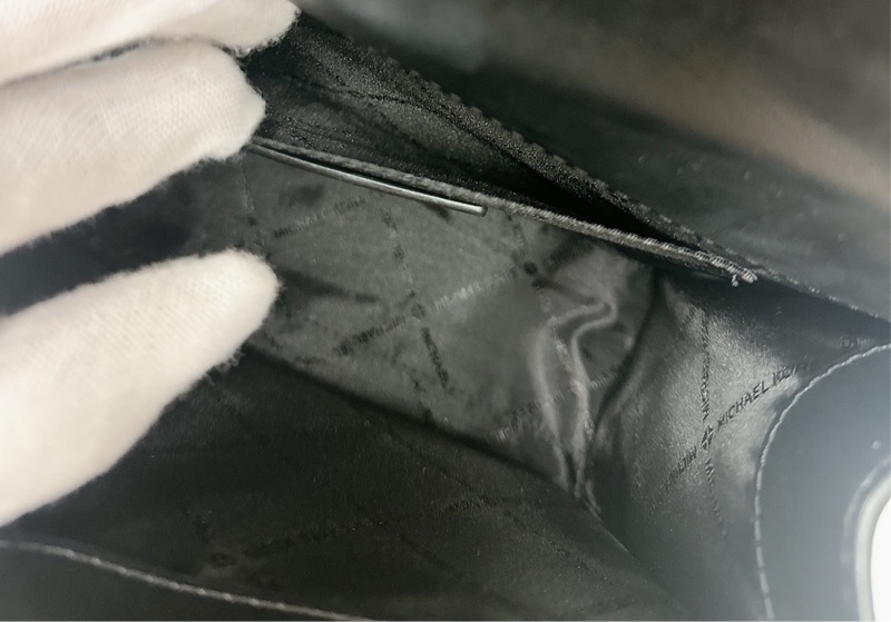 莉亞精品♡MK 黑金斜背包 全新閒置品-14