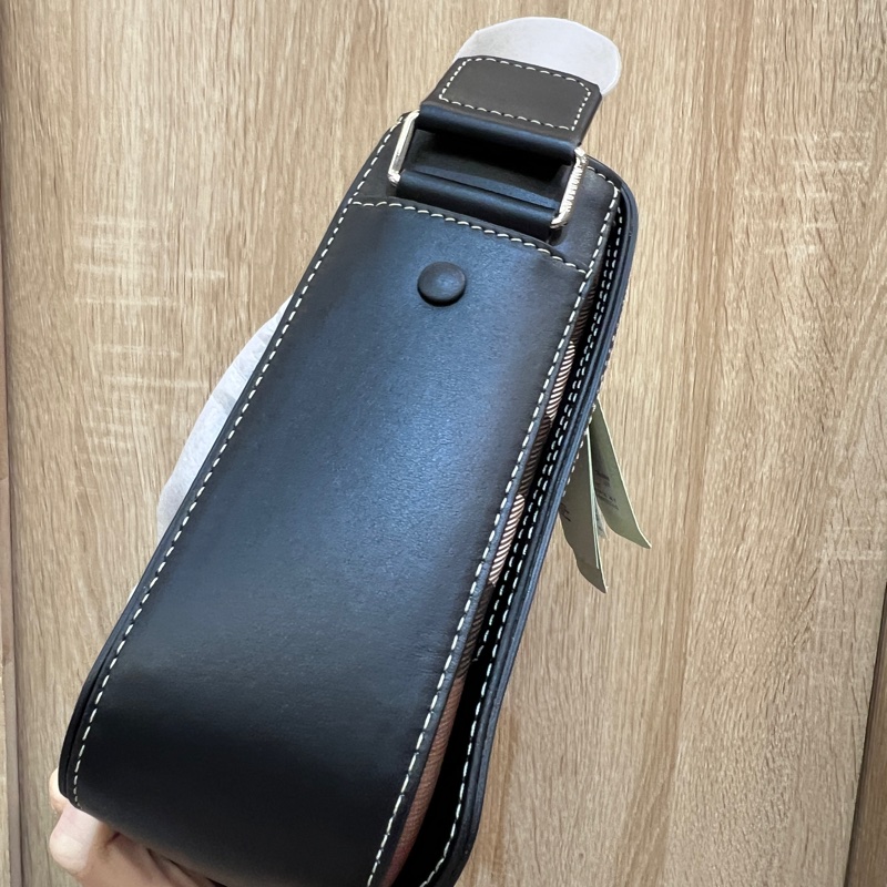 Burberry 帆布黑牛皮磁吸斜背郵差包-2