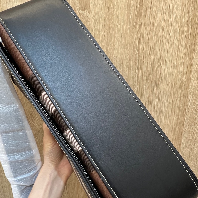 Burberry 帆布黑牛皮磁吸斜背郵差包-5