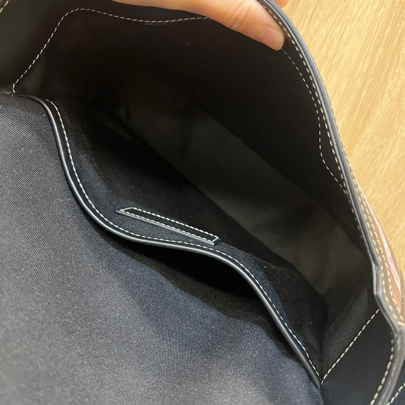 Burberry 帆布黑牛皮磁吸斜背郵差包-9