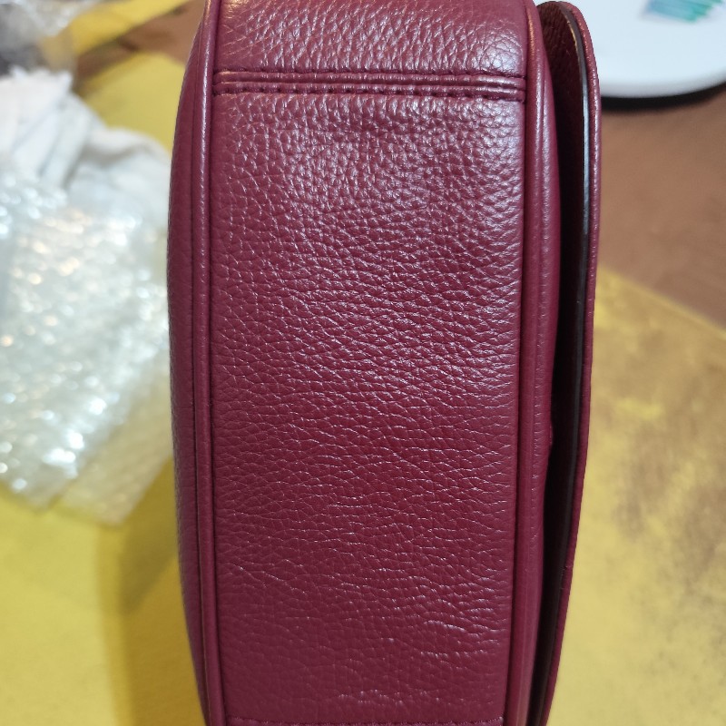 MJ Marc Jacobs 荔枝紋磁吸釦掀蓋馬鞍包 酒紅色/安格拉紅 全新(25年流行色)-4