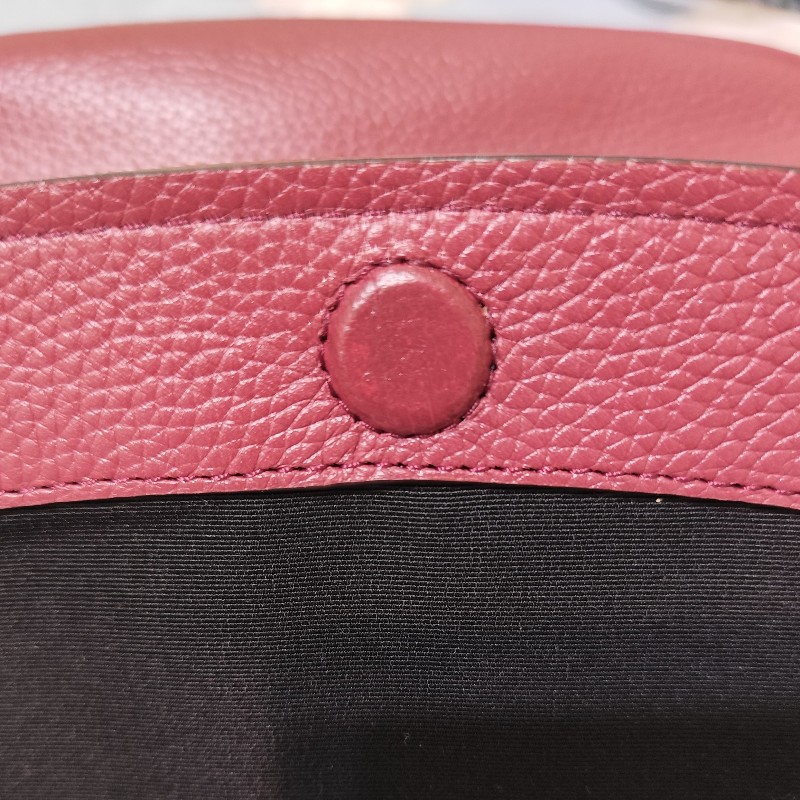 MJ Marc Jacobs 荔枝紋磁吸釦掀蓋馬鞍包 酒紅色/安格拉紅-11