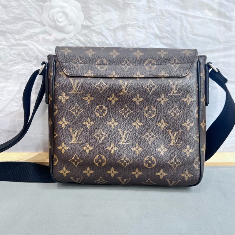 Louis Vuitton 單肩斜挎包 尺寸約長 26 x 高 26 cm-1