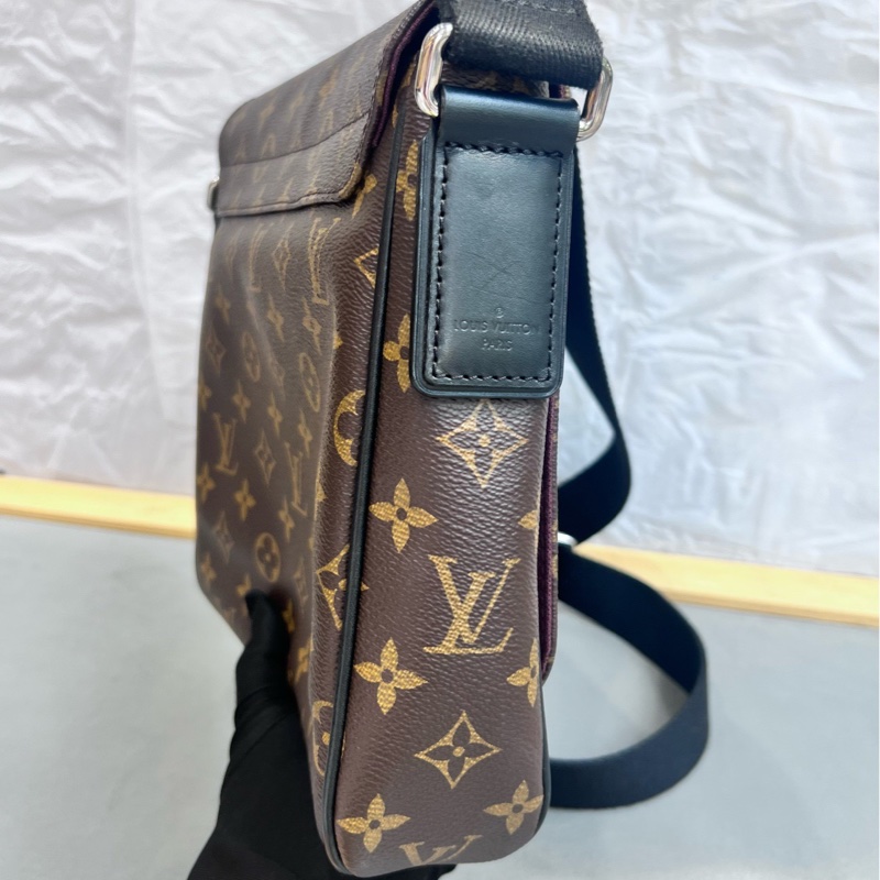 Louis Vuitton 單肩斜挎包 尺寸約長 26 x 高 26 cm-2