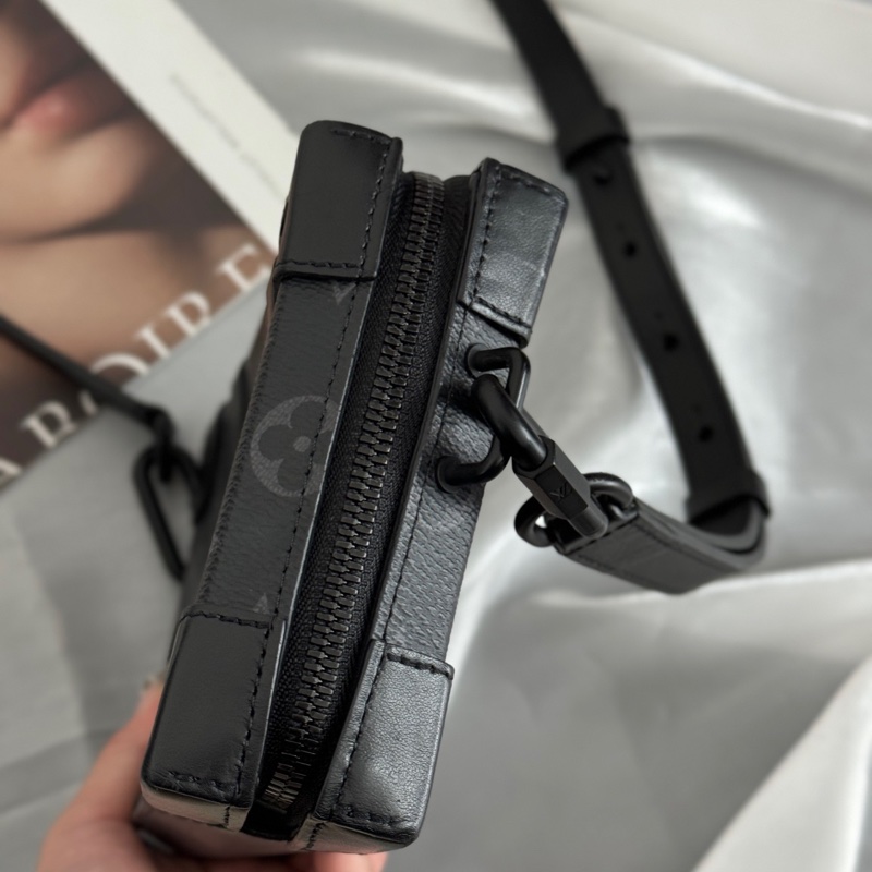 LV 黑花soft trunk wallet黑盒子斜挎包 內有卡槽 尺寸約22*14cm-3