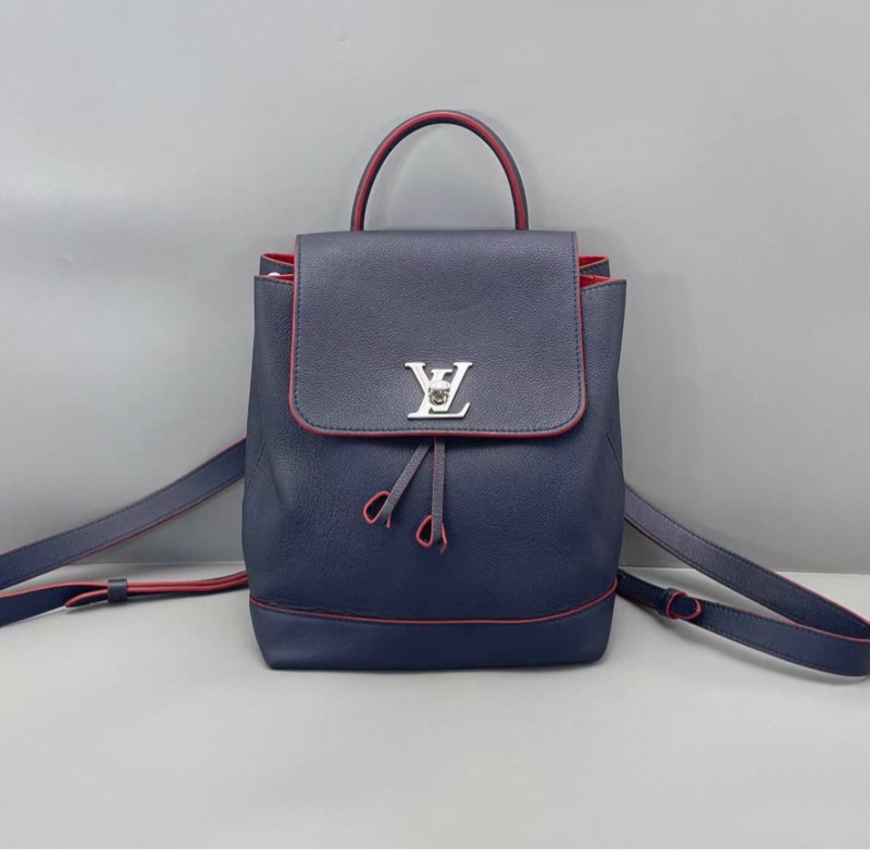 lv lock me 雙肩包 深藍色 中號約尺寸 25x22 有防塵袋-0