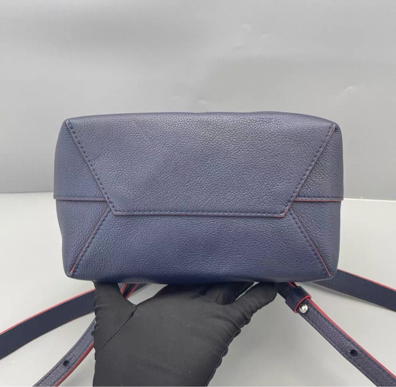 lv lock me 雙肩包 深藍色 中號約尺寸 25x22 有防塵袋-3