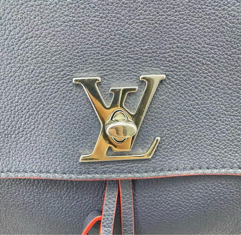lv lock me 雙肩包 深藍色 中號約尺寸 25x22 有防塵袋-4