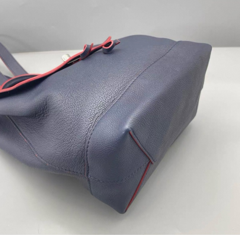 lv lock me 雙肩包 深藍色 中號約尺寸 25x22 有防塵袋-5