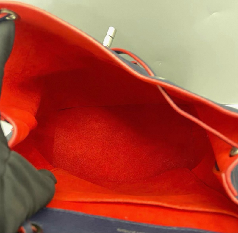 lv lock me 雙肩包 深藍色 中號約尺寸 25x22 有防塵袋-6