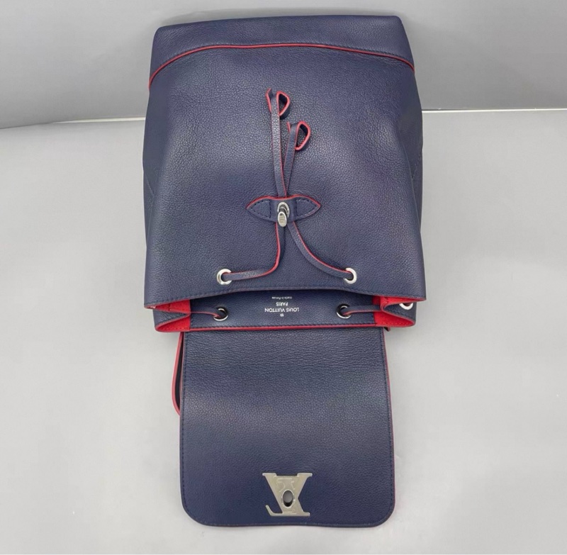 lv lock me 雙肩包 深藍色 中號約尺寸 25x22 有防塵袋-7