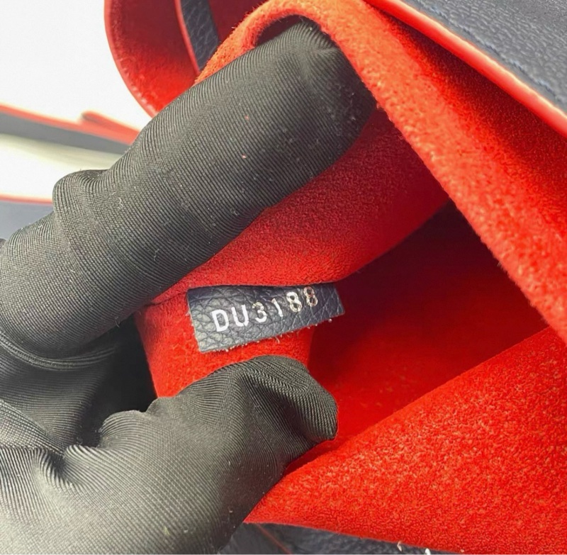 lv lock me 雙肩包 深藍色 中號約尺寸 25x22 有防塵袋-8