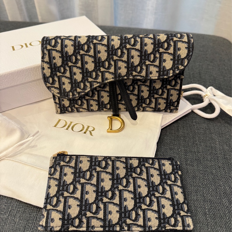 Dior Saddle 小型附鏈帶手拿包斜背包WOC，金屬鏈帶可拆附小扁包-1