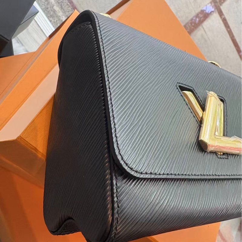 LOUIS VUITTON Twist MM-2