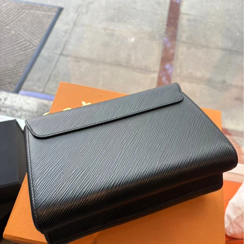 LOUIS VUITTON Twist MM-3