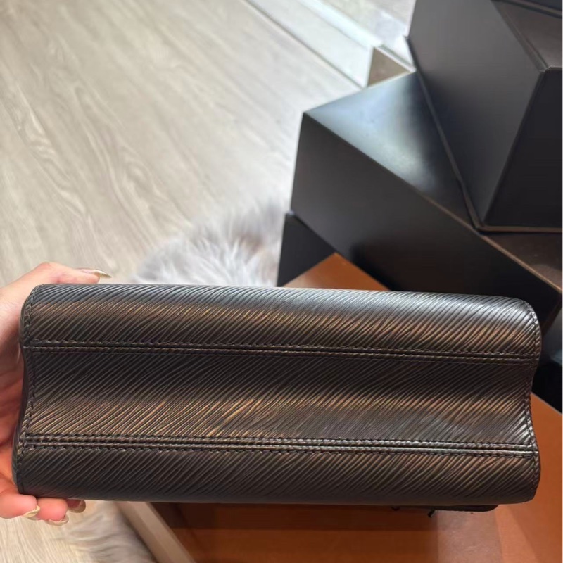 LOUIS VUITTON Twist MM-7