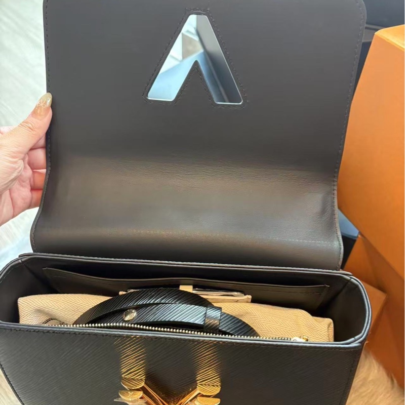 LOUIS VUITTON Twist MM-9