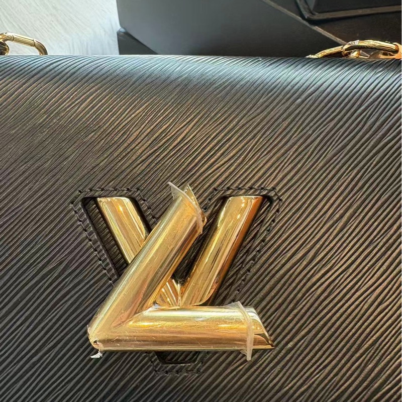 LOUIS VUITTON Twist MM-11