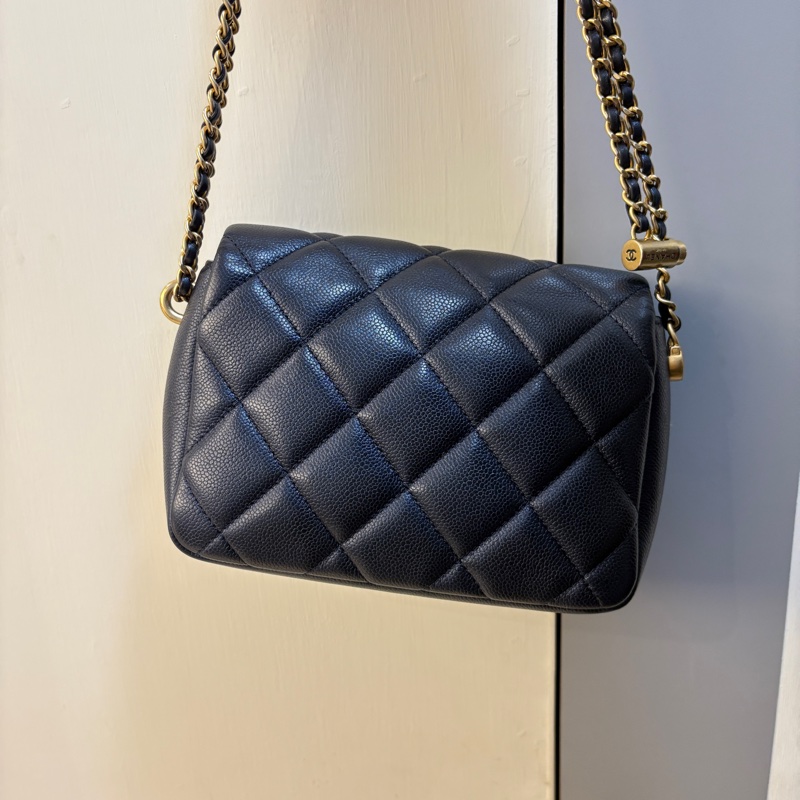 Chanel黑藍珠光方胖-3