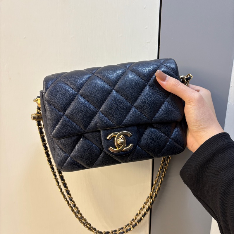 Chanel黑藍珠光方胖-4