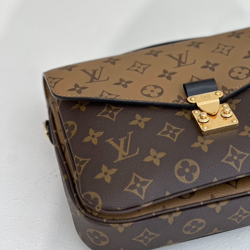 LOUIS VUITTON 拚色老花郵差包-4