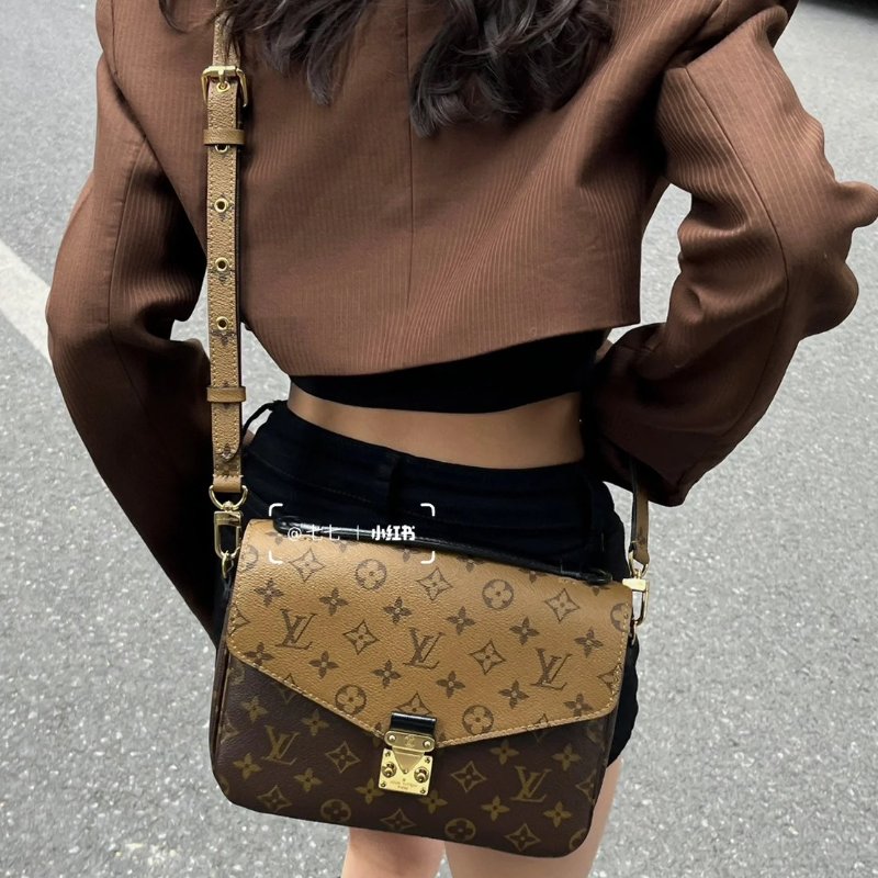 LOUIS VUITTON 拚色老花郵差包-8