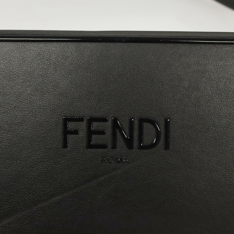 【日本直送】FENDI 盒式單肩包 皮革 黑色 銀色 正品 121070-16