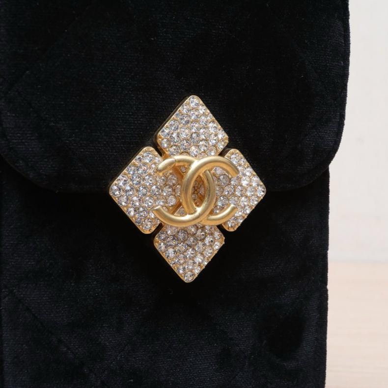 CHANEL(香奈兒) 21 手工坊 巴洛克 水鑽 方扣 手機包 黑色 絲絨 31開 金扣-5