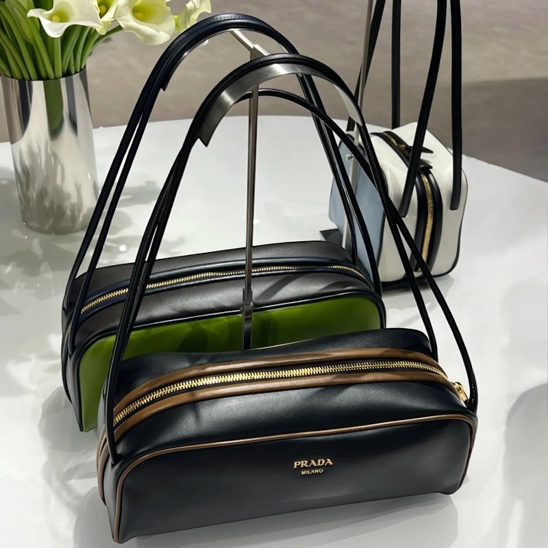 🛫早秋當季新品🛬Prada 1BC249 Swing 柔滑小牛皮肩背包 黑色/榛果色-3