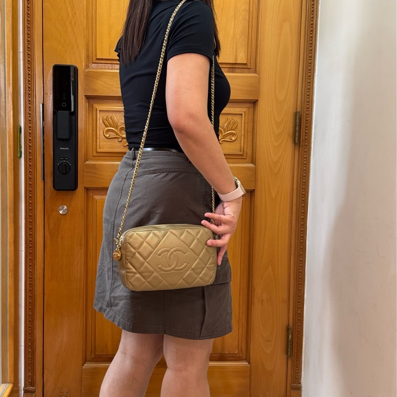 Chanel 金色相機包-11