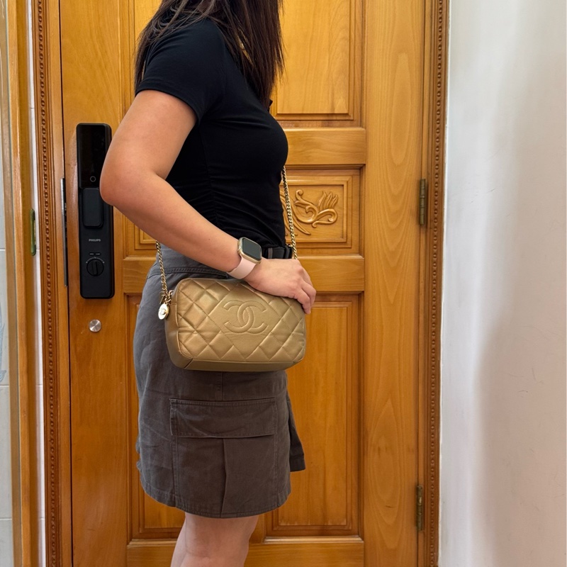 Chanel 金色相機包-12