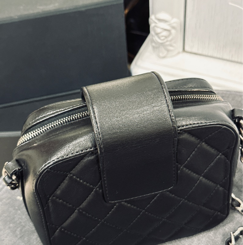 🈶購證 #98新閒置收藏 香奈兒黑銀牛皮鴛鴦扣小方包🉑斜挎 大容量實用與時尚兼具🔥-8