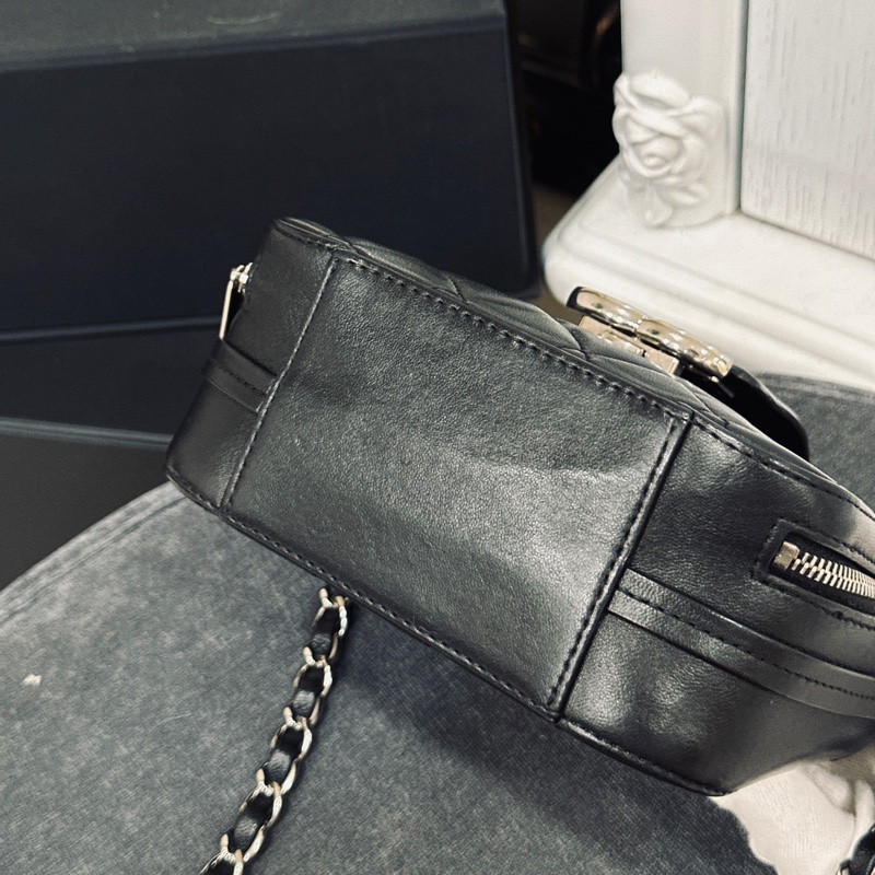 🈶購證 #98新閒置收藏 香奈兒黑銀牛皮鴛鴦扣小方包🉑斜挎 大容量實用與時尚兼具🔥-10