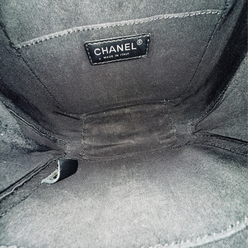 🈶購證 #98新閒置收藏 香奈兒黑銀牛皮鴛鴦扣小方包🉑斜挎 大容量實用與時尚兼具🔥-17