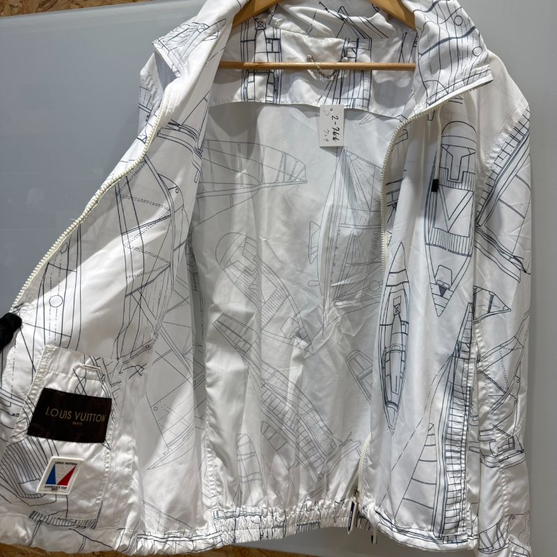 【美收精品】LV 白藍防風外套 2-729-12
