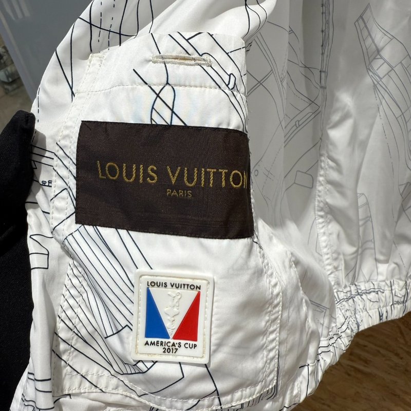 【美收精品】LV 白藍防風外套 2-729-13