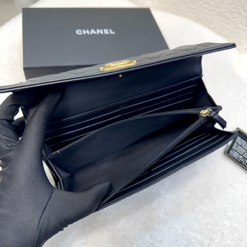 Chanel香奈兒黑金羊皮Boy菱格紋下蓋長夾12卡長夾A80286-8