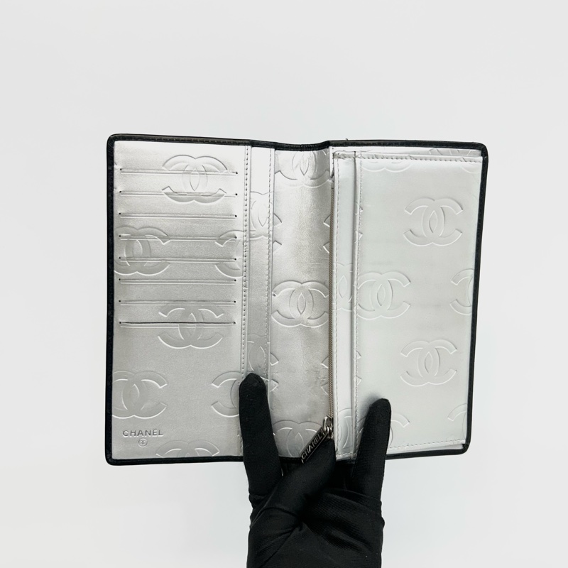 CHANEL黑銀羊皮雙C壓紋內裡康朋長夾-5