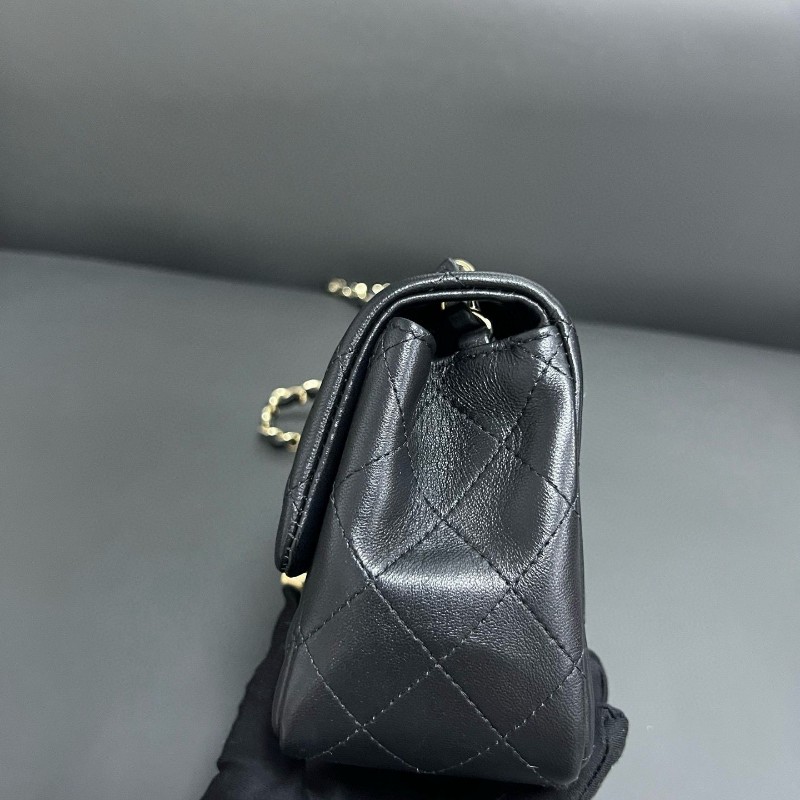 Chanel classic flap square-3