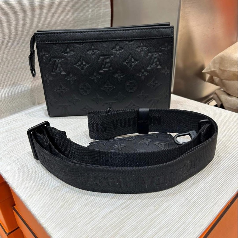 Lv GASTON WEARABLE WALLET-2