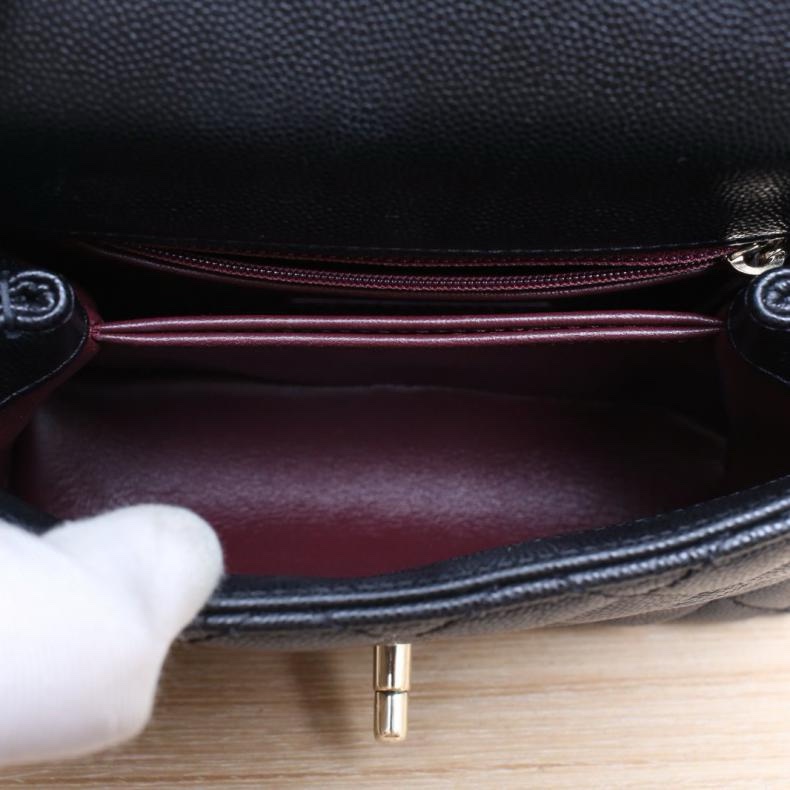 CHANEL(香奈兒) Coco Handle Mini 19cm 黑色 荔枝 31開 銀扣 蜥蜴壓紋手柄-4