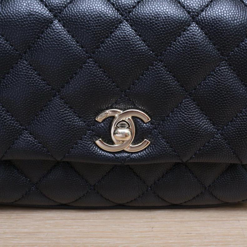 CHANEL(香奈兒) Coco Handle Mini 19cm 黑色 荔枝 31開 銀扣 蜥蜴壓紋手柄-5