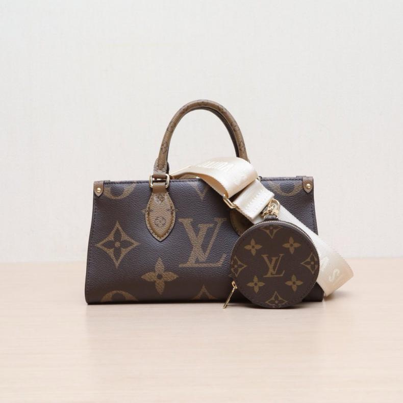 LOUIS VUITTON(路易威登) Onthego East West 橫版三合一 老花 PVC 晶片-0