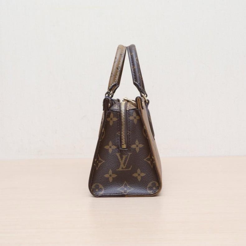 LOUIS VUITTON(路易威登) Onthego East West 橫版三合一 老花 PVC 晶片-1