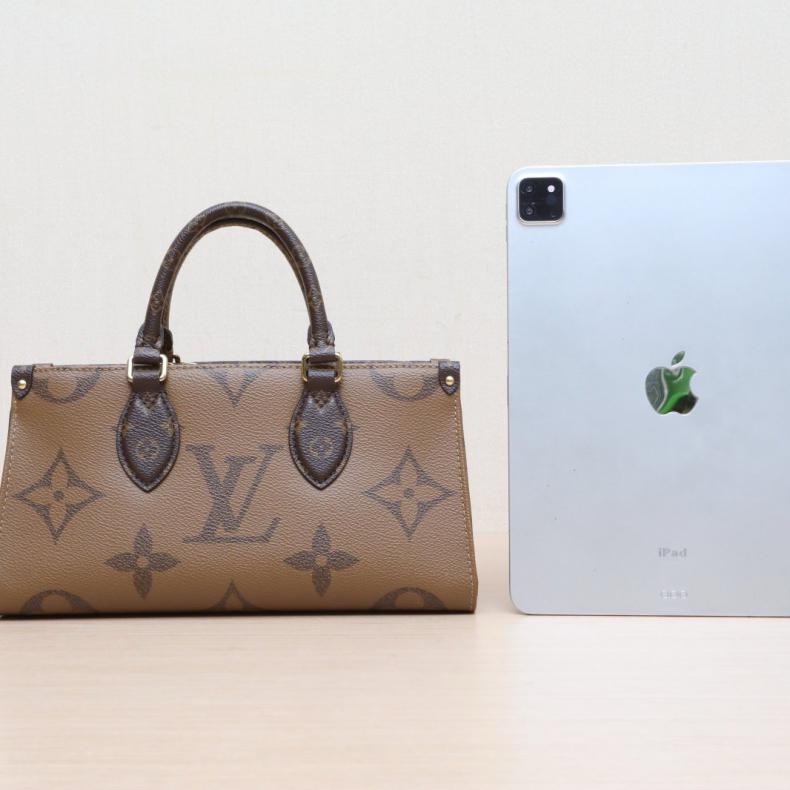 LOUIS VUITTON(路易威登) Onthego East West 橫版三合一 老花 PVC 晶片-2