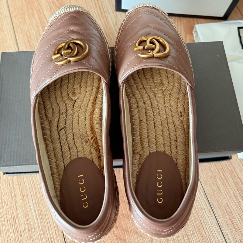 9.9成新Gucci春夏奶茶色小羊皮草編鞋-7