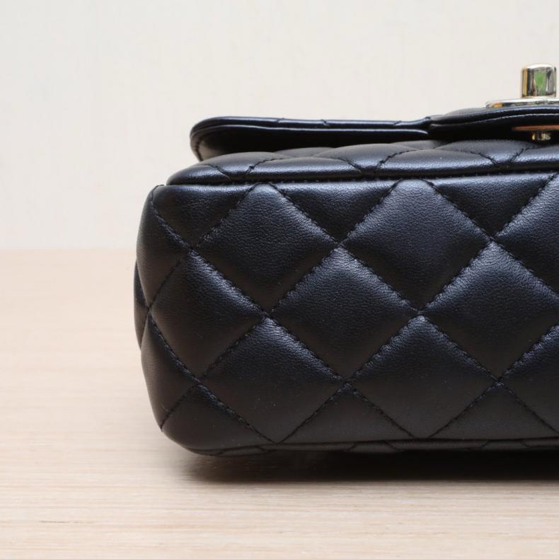 CHANEL(香奈兒) 23A CF 口蓋包 大Mini 20cm 黑色 晶片開 淺金扣 水鑽金屬皮穿手柄-3