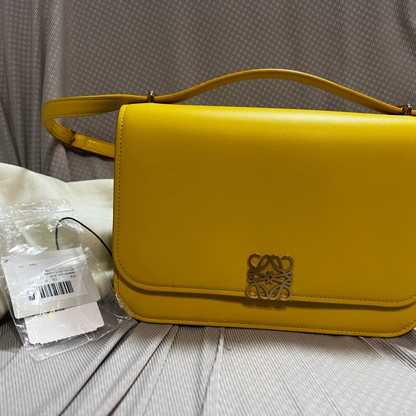 Loewe Goya小號 黃色使用幾次(肩帶正常使用痕跡、稍有小磨)-0